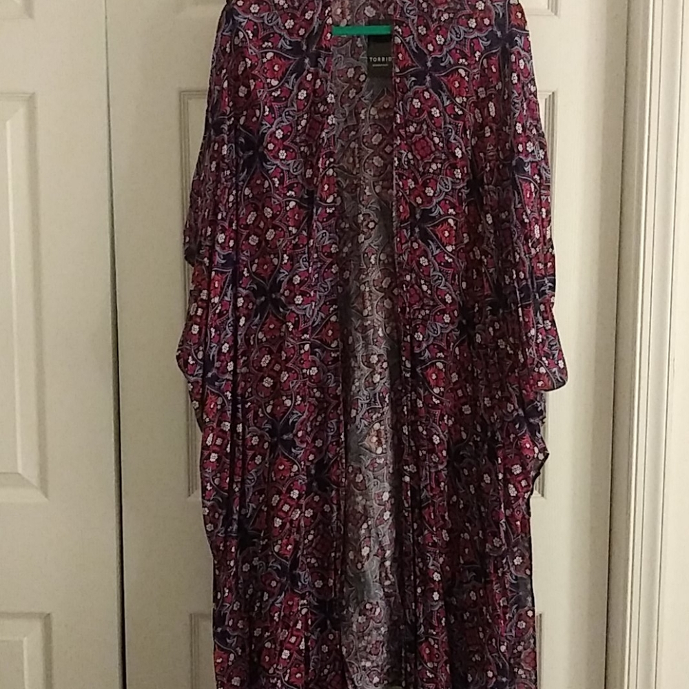 Torrid Red and blue patterned Kimono